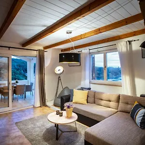 Nina Apartment